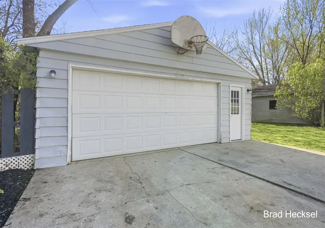 Homes for sale in Grand Rapids, MI | 1742 Woodlawn Ave, Grand Rapids, MI 49506 | MLS# 70527167