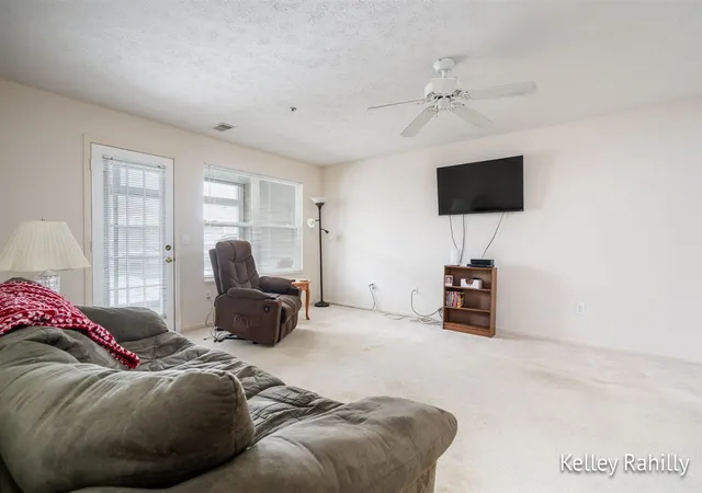 Listing Photo 5 - Condo for sale in building located at 3151 Poplar Creek Dr, Kentwood, MI 49512 - Unit #202