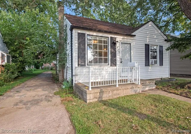 Homes for sale in Dearborn Heights, MI | 5689 Cornell St, Dearborn Heights, MI 48125 | MLS# 60977258