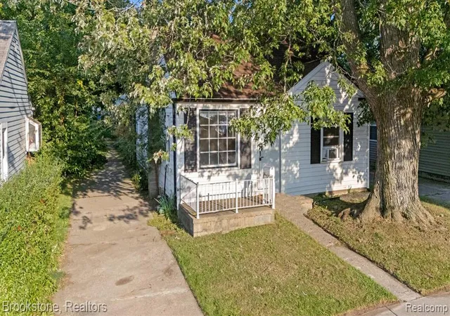 Homes for sale in Dearborn Heights, MI | 5689 Cornell St, Dearborn Heights, MI 48125 | MLS# 60977258
