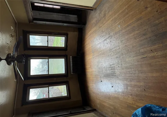 3rd image of 2954 E Harding St, Detroit, MI 48214 2108 | MLS# 60979900