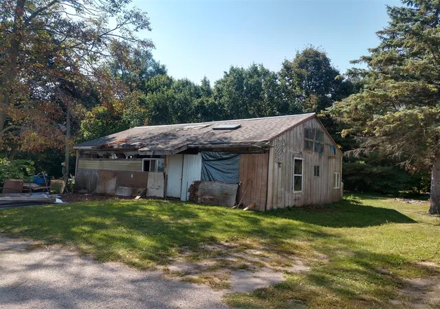 Homes for sale in Carson City, MI | 7518 S Crystal Rd, Carson City, MI 48811 | MLS# 70494637