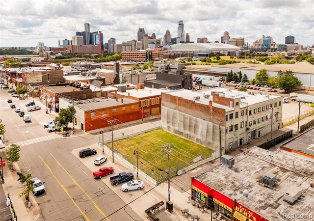 2nd image of 2701 Russell St, Detroit, MI 48207 2614 | MLS# 60937774