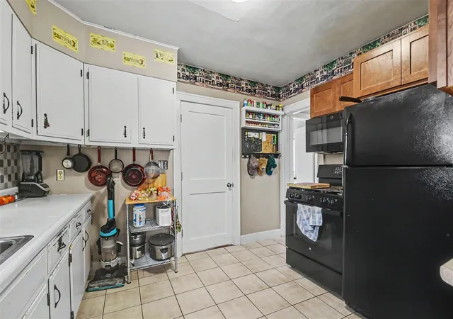 Photo 4 of Sale Pending at 4858 Walton Ave, Wyoming, MI 49548 | MLS# 70554978 | Listing updated on 2026-09-21