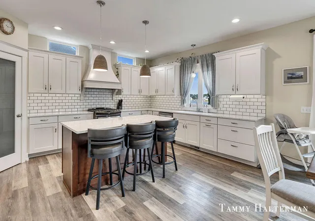 Photo 3 of Sale Pending at 6129 W Bay Ct, Hudsonville, MI 49426 | MLS# 70480796 | Listing updated on 2025-11-10