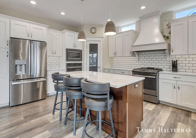 Photo 4 of Sale Pending at 6129 W Bay Ct, Hudsonville, MI 49426 | MLS# 70480796 | Listing updated on 2025-11-10