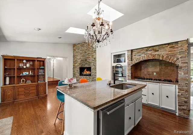 Photo 3 of Sale Pending at 1663 Standish Ct, Bloomfield Hills, MI 48302 1347 | MLS# 61024089 | Listing updated on 2026-08-24