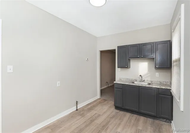 5th image of 643 Navahoe St, Detroit, MI 48215 | MLS# 60959731