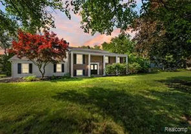 Homes for sale in South Lyon, MI | 13428 Sequoia Ln, South Lyon, MI 48178 | MLS# 61009207