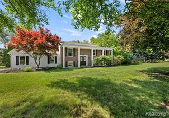 Homes for sale in South Lyon, MI | 13428 Sequoia Ln, South Lyon, MI 48178 | MLS# 61009207