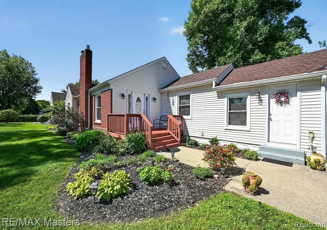 Photo 2 of Sale Pending at 2935 N Monroe St, Monroe, MI 48162 | MLS# 61025812 | Listing updated on 2026-09-09