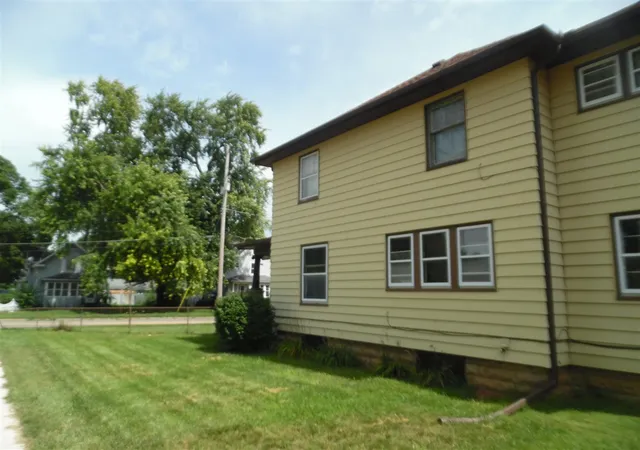 Photo 3 of Single family home for sale at 815 Wildwood Ave, Jackson, MI 49202 | MLS# 70555267 | Listing updated on 2026-08-28