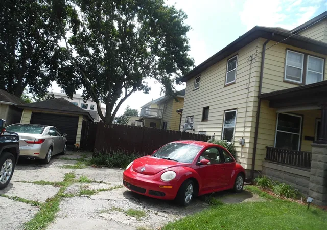 Photo 4 of Single family home for sale at 815 Wildwood Ave, Jackson, MI 49202 | MLS# 70555267 | Listing updated on 2026-08-28