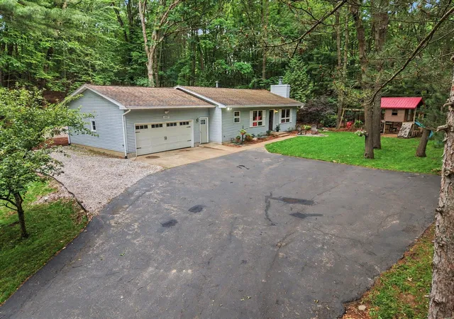 Photo 3 of Sale Pending at 6069 Stout Crk Ave, Belmont, MI 49306 | MLS# 70547525 | Listing updated on 2026-08-21