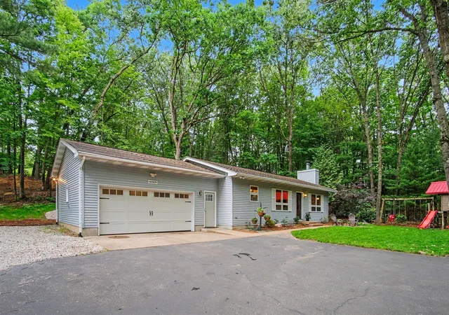 Photo 4 of Sale Pending at 6069 Stout Crk Ave, Belmont, MI 49306 | MLS# 70547525 | Listing updated on 2026-08-21