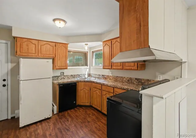 2nd image of 7800 W Sharpe Rd, Fowlerville, MI 48836 | MLS# 61017919