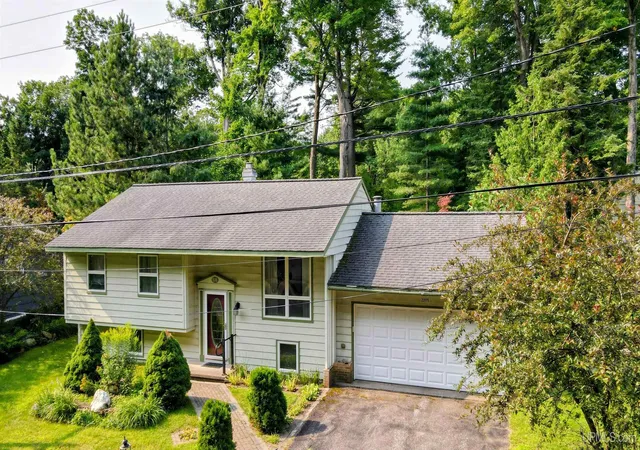Photo 2 of Single family home for sale at 22175 Ridge Rd, Houghton, MI 49931 | MLS# 50218180 | Listing updated on 2026-09-10