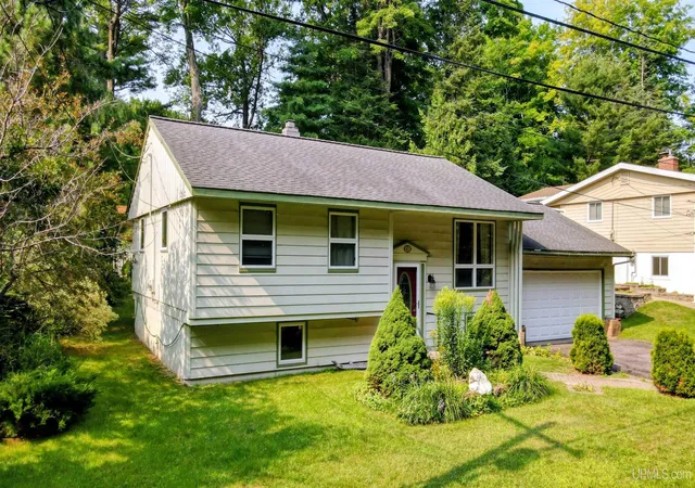 Photo 3 of Single family home for sale at 22175 Ridge Rd, Houghton, MI 49931 | MLS# 50218180 | Listing updated on 2026-09-19