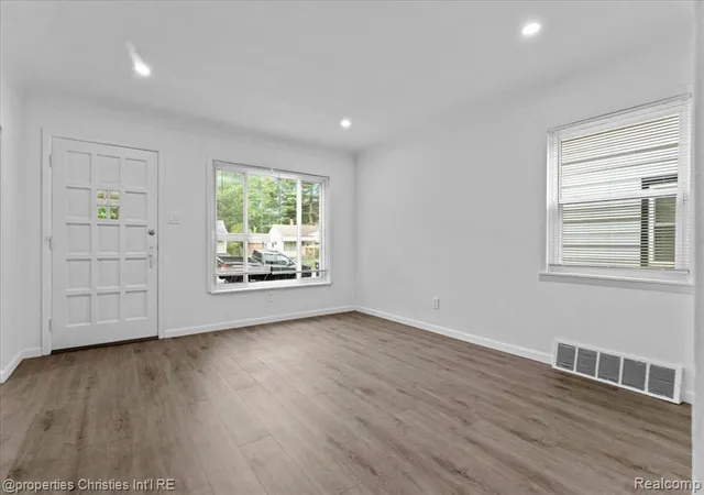 Photo 4 of Single family home for sale at 15867 Leona Dr, Redford, MI 48239 | MLS# 61020342 | Listing updated on 2026-08-13