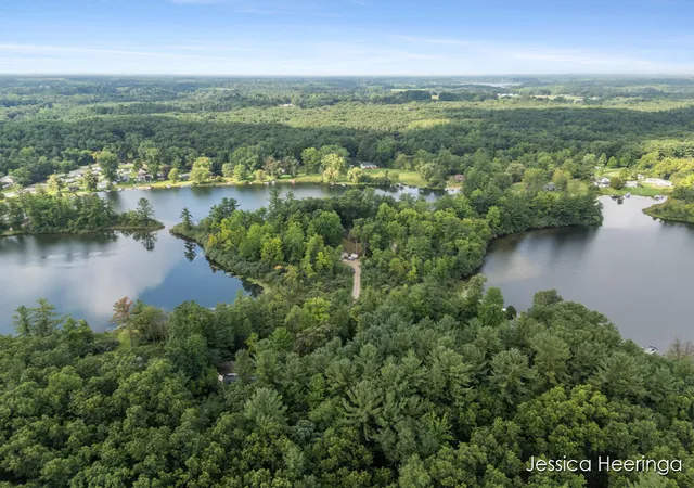 3rd image of 13900 Weeks Dr, Greenville, MI 48838 | MLS# 70553879