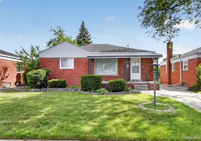 Homes for sale in Eastpointe, MI | 18270 Ash Ave, Eastpointe, MI 48021 | MLS# 61005570
