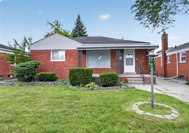 Homes for sale in Eastpointe, MI | 18270 Ash Ave, Eastpointe, MI 48021 | MLS# 61005570