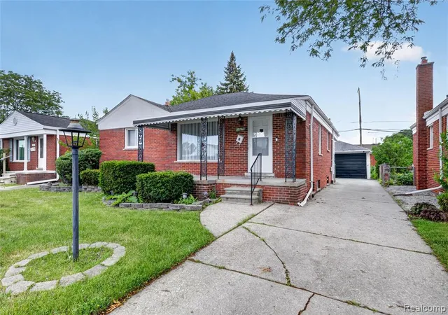 Homes for sale in Eastpointe, MI | 18270 Ash Ave, Eastpointe, MI 48021 | MLS# 61005570