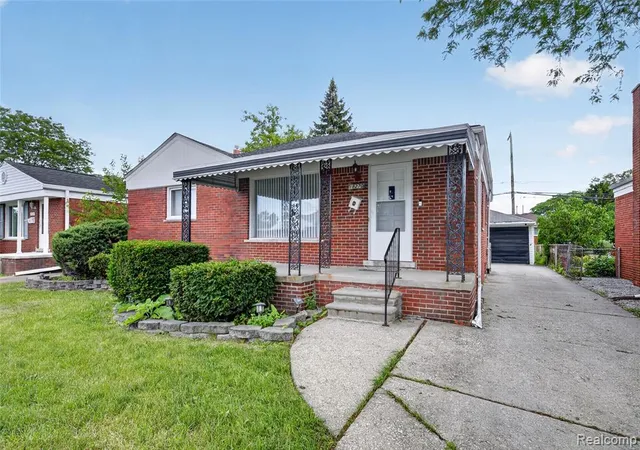 Homes for sale in Eastpointe, MI | 18270 Ash Ave, Eastpointe, MI 48021 | MLS# 61005570