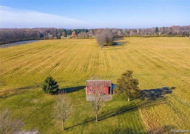 Homes for sale in Pinckney, MI | 11124 Dexter Pinckney Rd, Pinckney, MI 48169 | MLS# 60152788