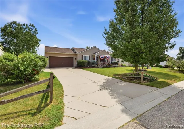 Photo 3 of Sale Pending at 9484 Sandy Hollow Ln, Davison, MI 48423 8434 | MLS# 61024562 | Listing updated on 2026-08-31