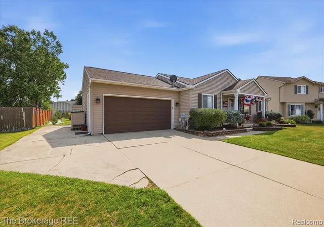 Photo 3 of Sale Pending at 9484 Sandy Hollow Ln, Davison, MI 48423 8434 | MLS# 61024562 | Listing updated on 2026-08-31