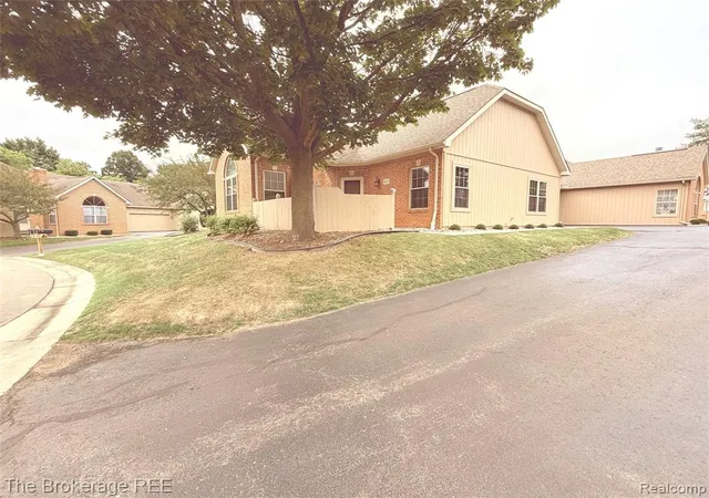 Homes for sale in Grand Blanc, MI | 610 Perry Creek Dr, Grand Blanc, MI 48439 | MLS# 61010363