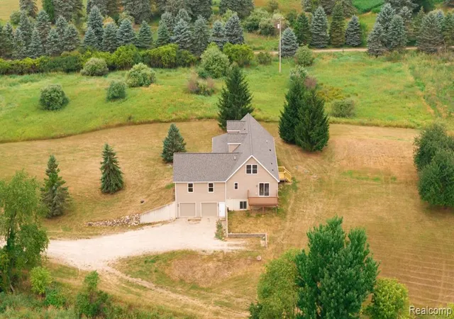 Photo 2 of Single family home for sale at 5795 E Centerline Rd, Saint Johns, MI 48879 | MLS# 61015161 | Listing updated on 2026-08-25