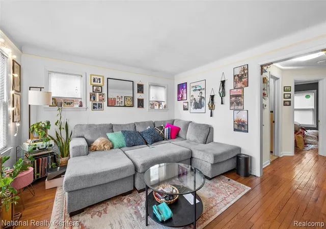 Listing Photo 5 - Condo for sale in building located at 1109 Catalpa Dr, Royal Oak, MI 48067