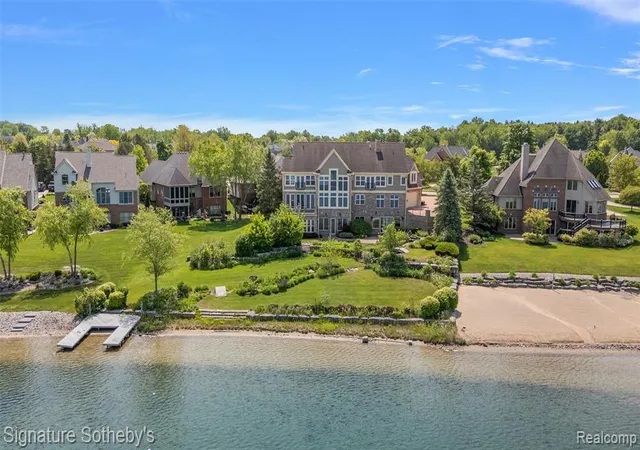 3rd image of 10611 Lighthouse Pt, South Lyon, MI 48178 9294 | MLS# 60983323