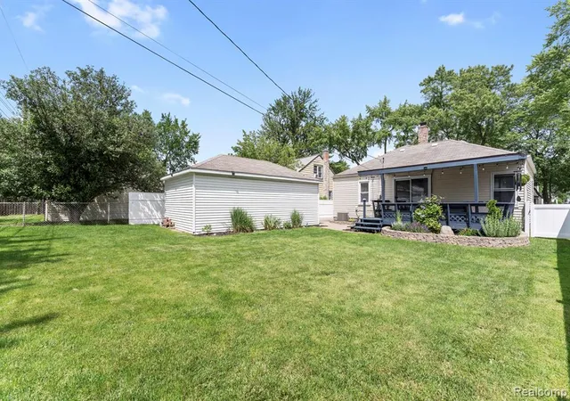 Homes for sale in Berkley, MI | 2841 Royal Ave, Berkley, MI 48072 | MLS# 61005782