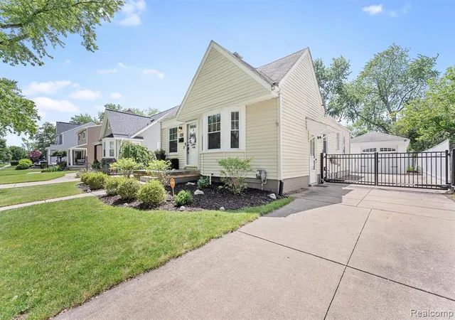 Homes for sale in Berkley, MI | 2841 Royal Ave, Berkley, MI 48072 | MLS# 61005782