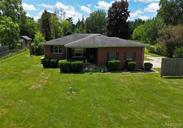 Homes for sale in Grand Blanc, MI | 3174 Mcgregor St, Grand Blanc, MI 48439 | MLS# 61002162