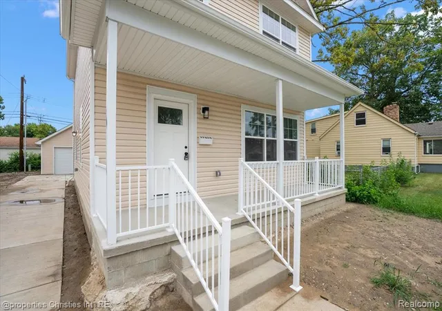 Photo 3 of Single family home for sale at 27824 Groveland St, Madison Heights, MI 48071 | MLS# 61023436 | Listing updated on 2026-09-06