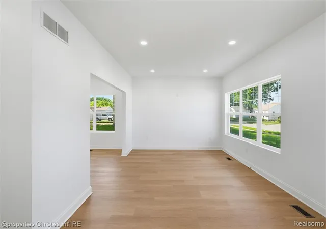 Photo 5 of Single family home for sale at 27824 Groveland St, Madison Heights, MI 48071 | MLS# 61023436 | Listing updated on 2026-09-06