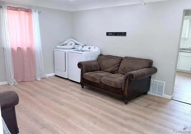 Photo 3 of Single family home for sale at 5322 Winthrop Blvd, Flint, MI 48505 | MLS# 61004396 | Listing updated on 2026-07-07