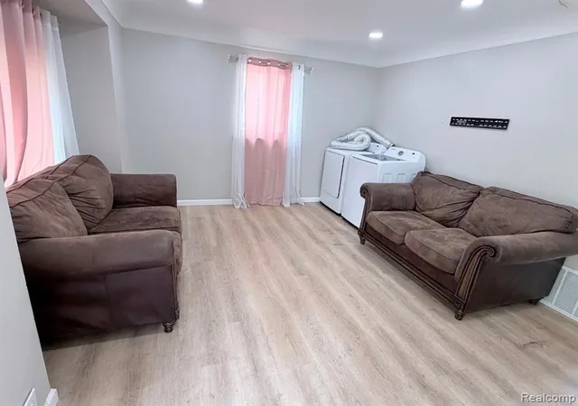 Photo 3 of Single family home for sale at 5322 Winthrop Blvd, Flint, MI 48505 | MLS# 61004396 | Listing updated on 2026-07-07