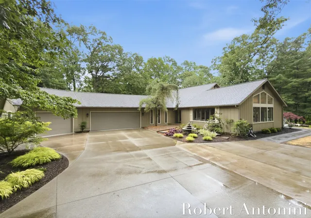 Photo 1 of Single family home for sale at 1708 Mont Rue Dr, Grand Rapids, MI 49546 | MLS# 70540406 | Listing updated on 2026-06-23