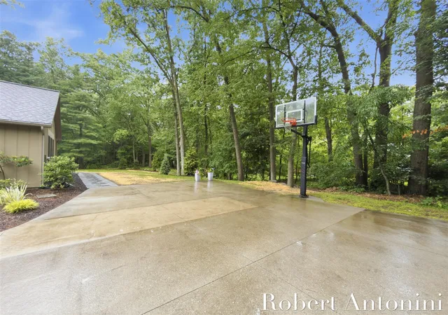 Photo 3 of Single family home for sale at 1708 Mont Rue Dr, Grand Rapids, MI 49546 | MLS# 70540406 | Listing updated on 2026-06-23