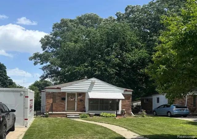 Homes for sale in Oak Park, MI | 21350 Kipling St, Oak Park, MI 48237 | MLS# 61007850