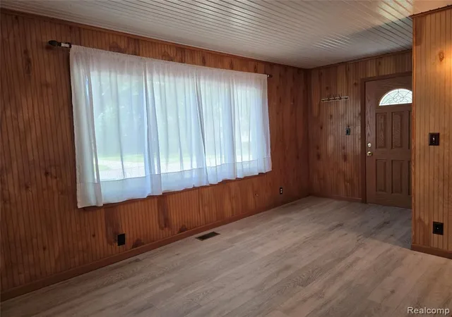 Photo 4 of Single family home for sale at 21411 Collingham Ave, Farmington Hills, MI 48336 | MLS# 61007755 | Listing updated on 2026-08-28