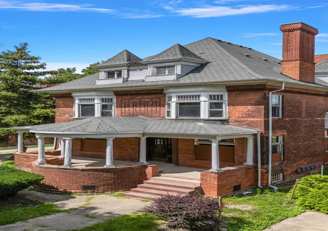 2nd image of 255 E Ferry St, Detroit, MI 48202 | MLS# 60339223