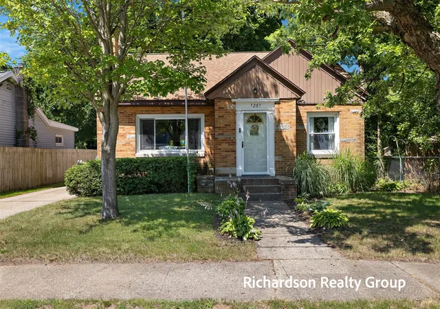 Homes for sale in Muskegon, MI | 1261 Graf St, Muskegon, MI 49442 | MLS# 70533634