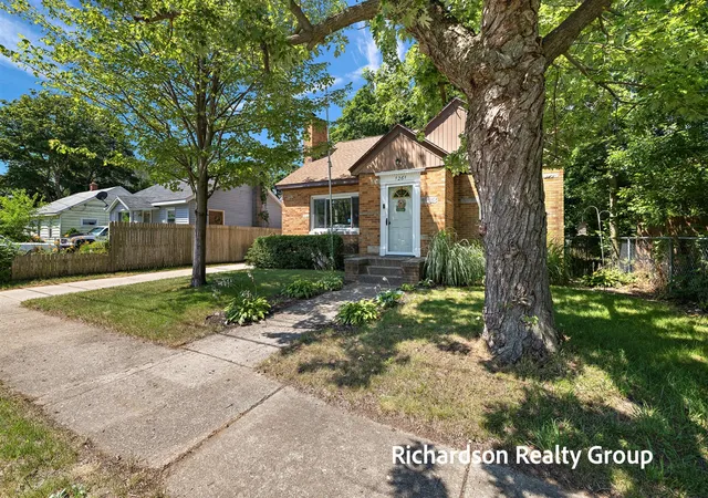Homes for sale in Muskegon, MI | 1261 Graf St, Muskegon, MI 49442 | MLS# 70533634