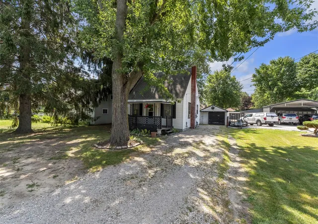 Photo 4 of Single family home for sale at 350 E Clark Rd, Ypsilanti, MI 48198 | MLS# 70549194 | Listing updated on 2026-09-01